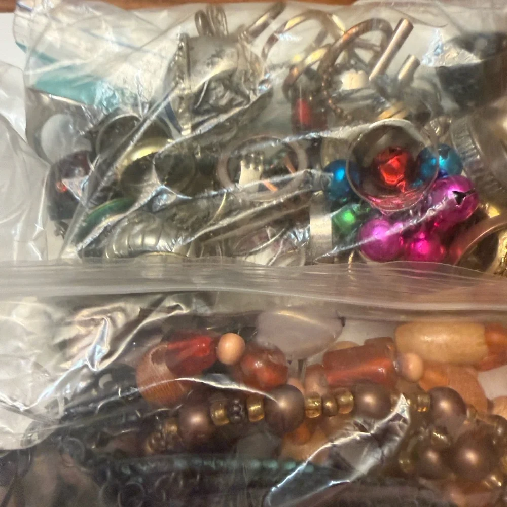 4 lbs Assorted Colorful Costume Jewelry Lot - Picture 9 of 9